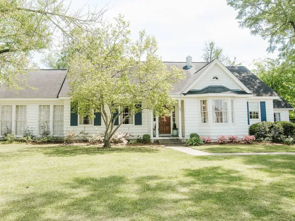 203 W Harding Ave, Greenwood, MS 38930