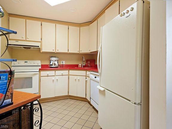 3rd image of 447 Marshall Ave APT 6
