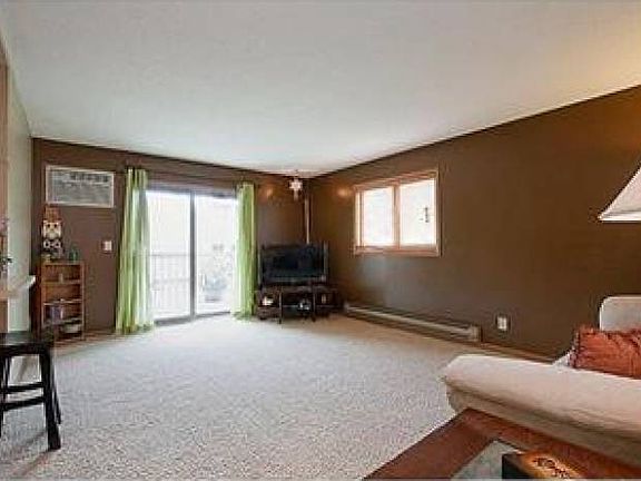 3rd image of 930 Lyn Way APT 202