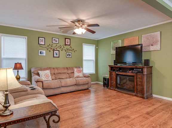 5th image of 7 Wimberly Ave