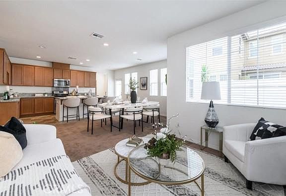 3rd image of 12883 Cedro Ave