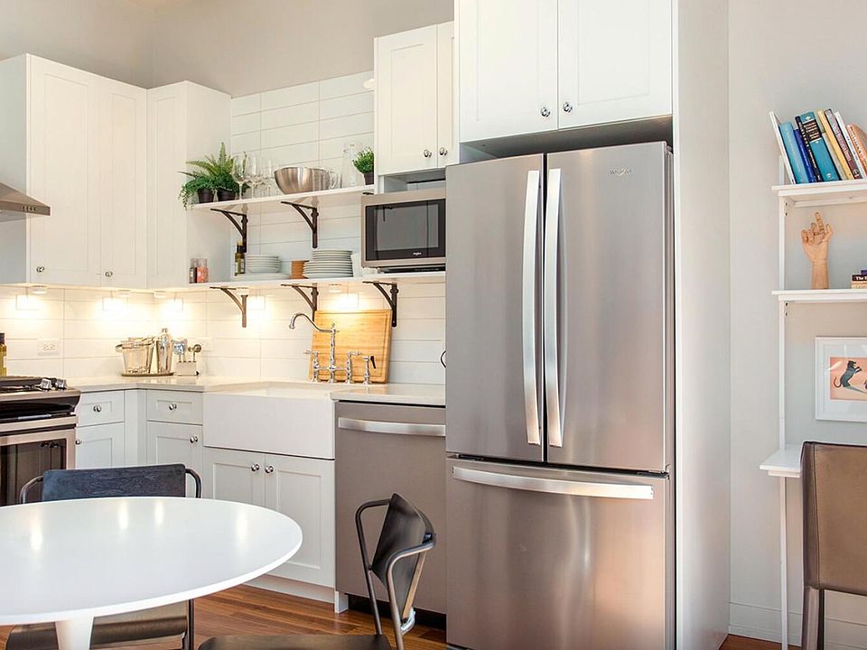 1st image of 158 W Huron St #1/1
