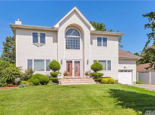 24 Garden Cir, Syosset, NY 11791