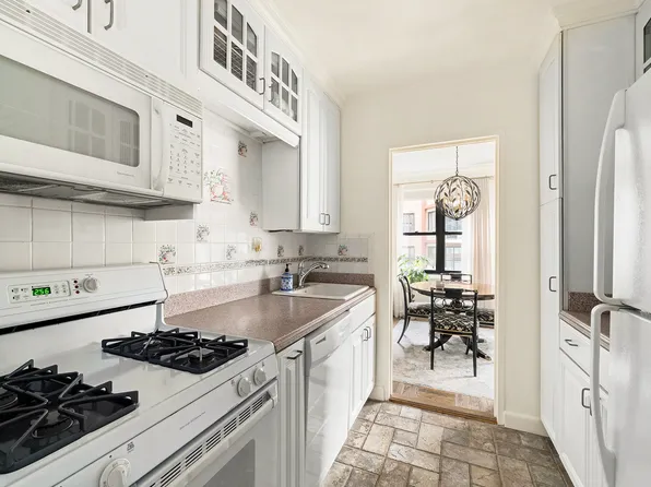 50 Sutton Place South image 6 of 16