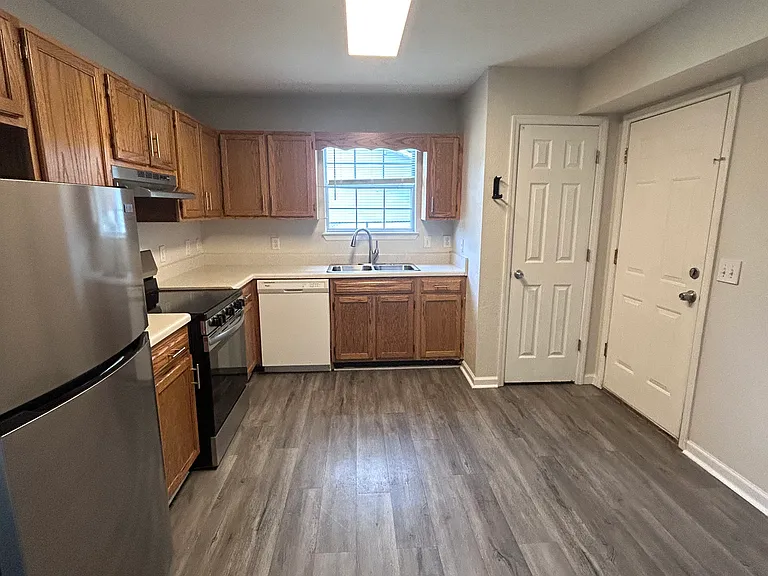 9894 Bettis Estates Ln — Photo 6