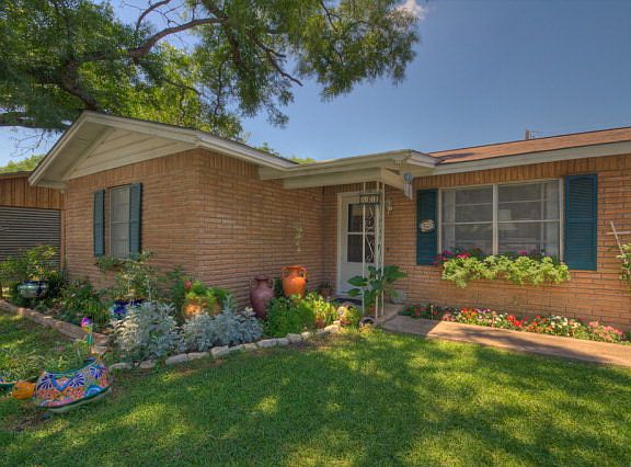 3rd image of 802 Bluebonnet Dr