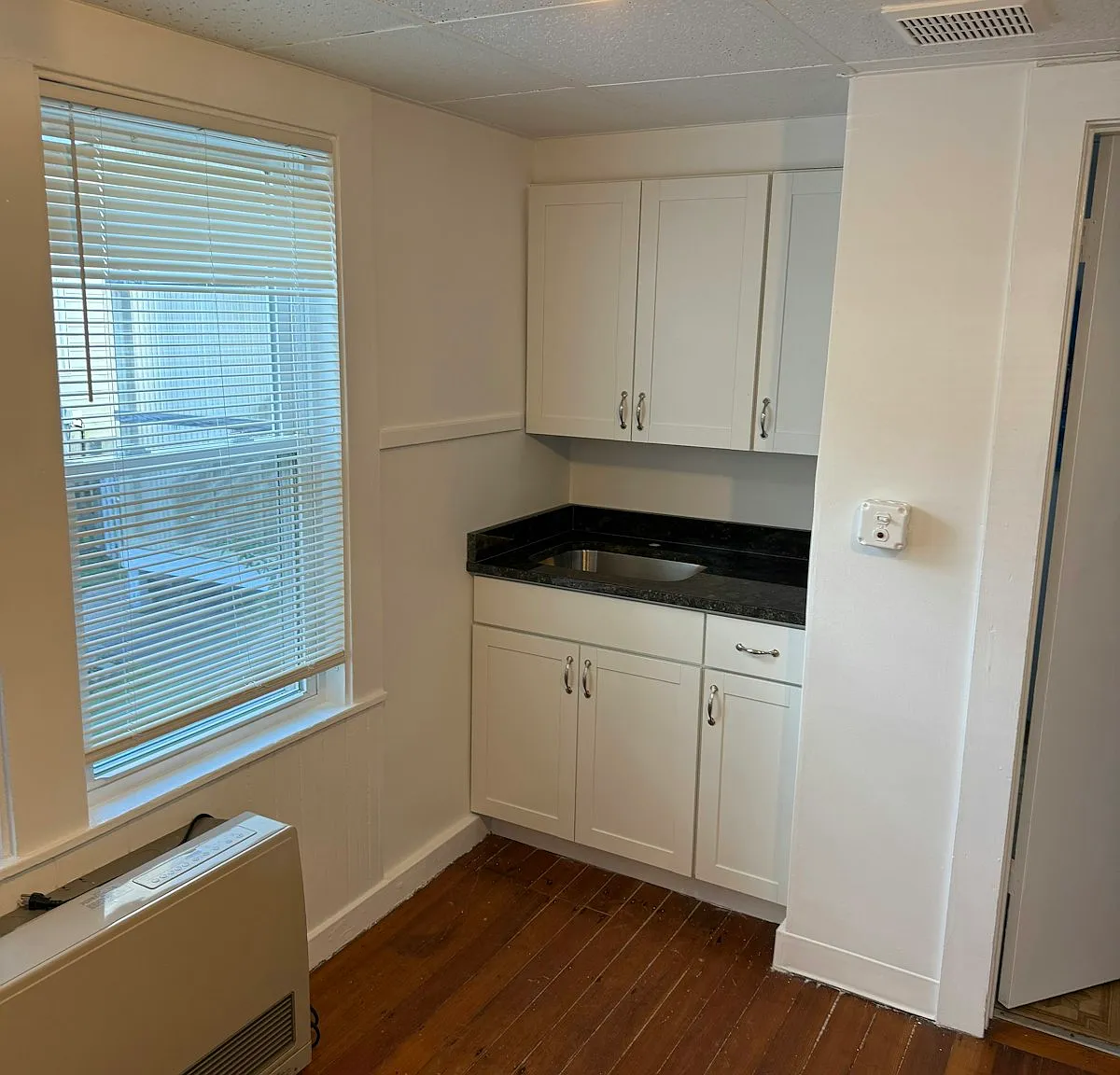 66 Friend Street, Unit 68 1st FLR left — Photo 3