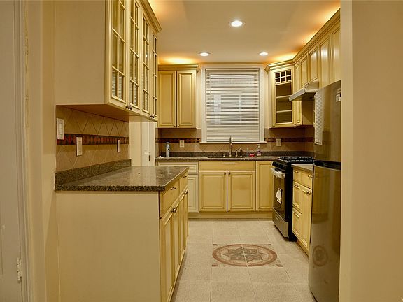 5th image of 82-18 168th St