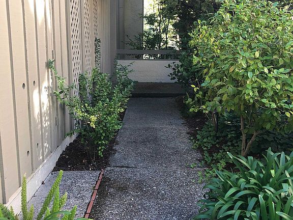 2nd image of 430 Sand Hill Cir