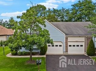 15 Betsy Ross Dr #B, Monroe Township, NJ 08831