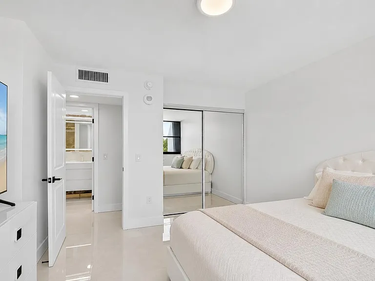 5600 N Flagler Dr #207 — Photo 16