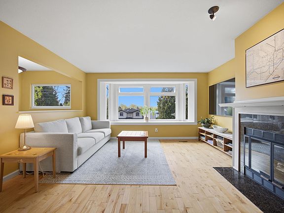 4th image of 4057 Marine Dr