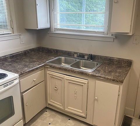 5th image of 408 S Parker Ave