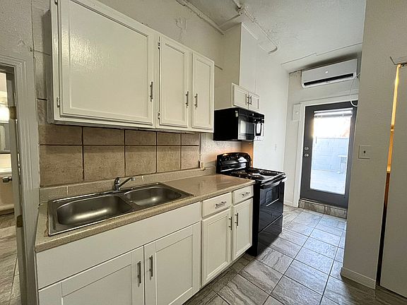 3rd image of 2219 Magoffin Ave #C