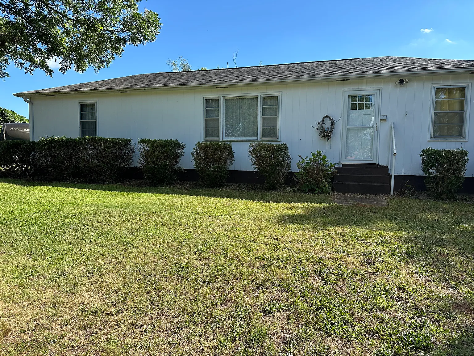 3 bed, 1100 sqft, $1,250 — Photo 1