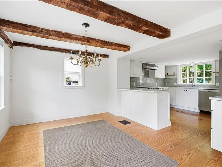 16 West St — Photo 4
