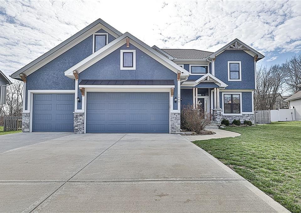 1st image of 1405 NW Red Oak Ct