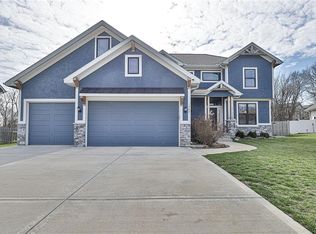 1405 NW Red Oak Ct, Grain Valley, MO 64029
