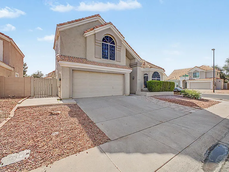 1006 S Tiago Dr — Photo 2