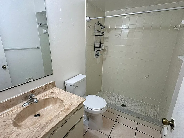 729 SW 39th St — Photo 13