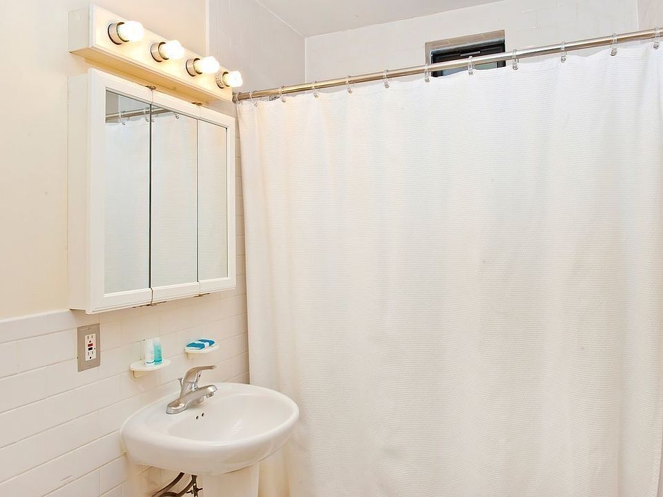 2nd image of 205 W 15th St APT 4E