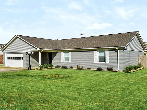 3rd image of 1601 Brookford Pl
