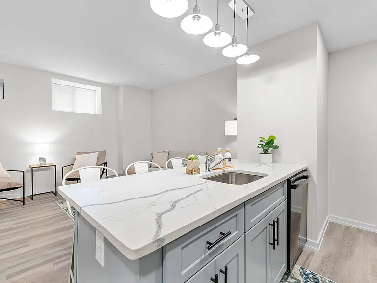 Altamont Apartments Limited-Time Special! First Month FREE with Approved Application! — Photo 28