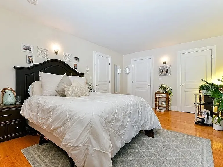 732 E 6th St #1 — Photo 10