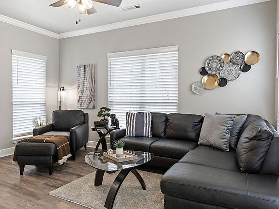 4th image of 3525 W Belmont Cir