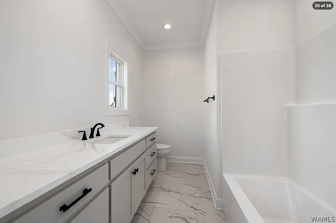 4 bed, 2260 sqft, $3,995 — Photo 2