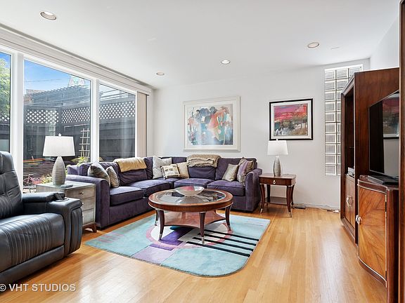 4th image of 3025 N Greenview Ave Unit M
