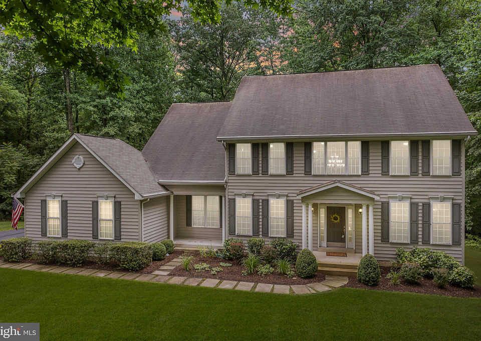 1st image of 813 Northfield Ln