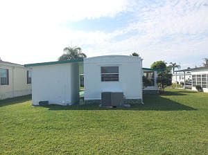 3rd image of 815 Oriole Cir