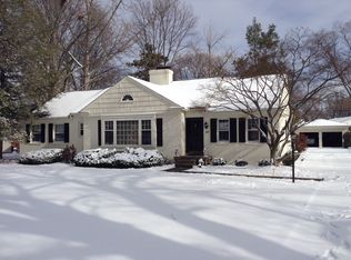 107 Blankenbaker Ln, Indian Hills, KY 40207
