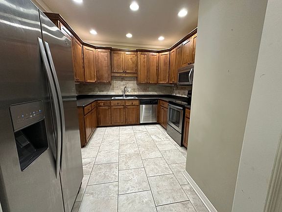 3rd image of 221 W Cobblestone Ct