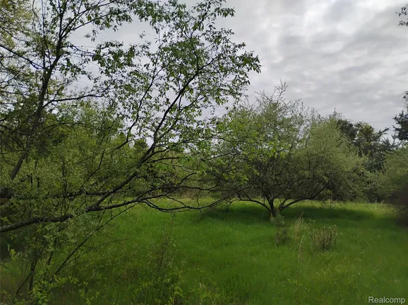 0 Middle Rd, Highland, MI 48357