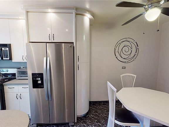 4th image of 2525 W 2nd St APT 4A