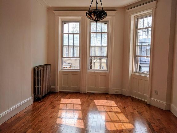 3rd image of 119 Ashford St
