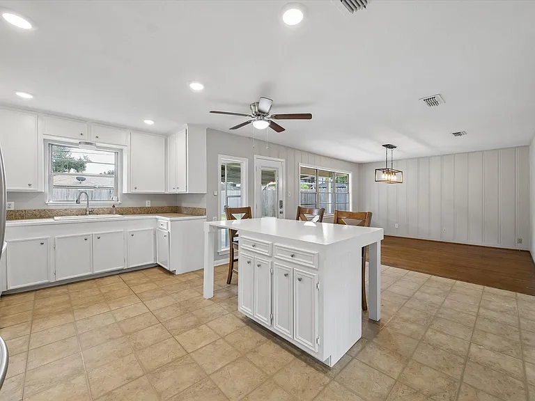 8037 Longridge Dr — Photo 7