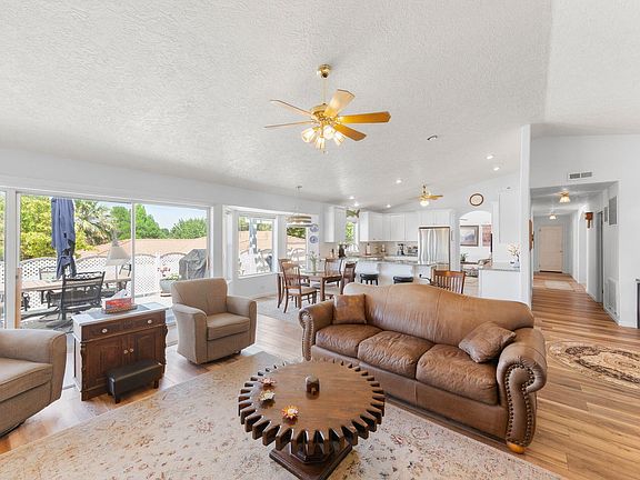2nd image of 985 E Fort Pierce Dr
