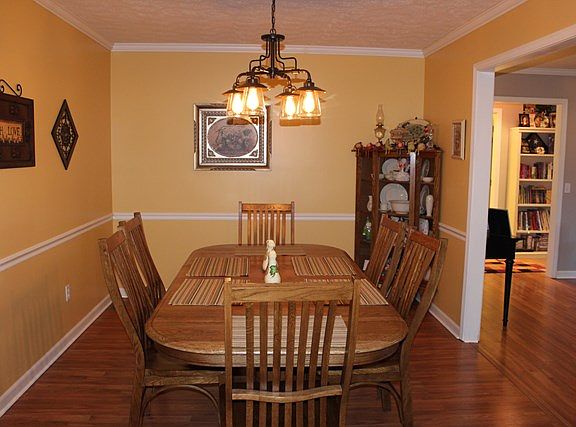 5th image of 410 N Willowbrook Dr