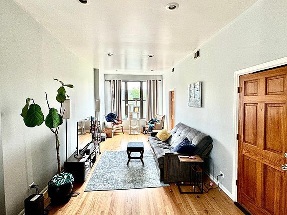 4th image of 532 N Ashland Ave #2