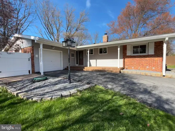 12117 Sunnyview Dr, Germantown, MD 20876