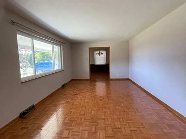 942 Margaret Dr — Photo 10