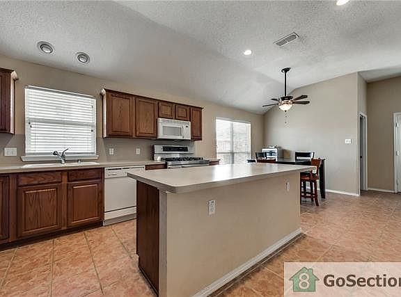 4th image of 3208 Elmwood Dr