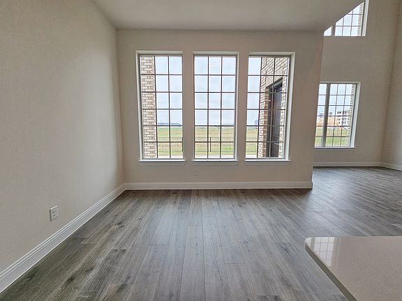 5th image of 1510 Lake District Dr