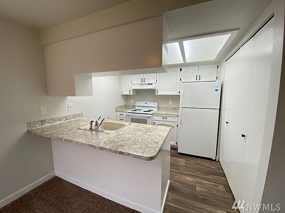 4th image of 1002 Columbia Ave #6