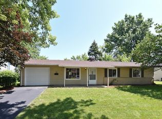 22 Edgewood Dr, Streamwood, IL