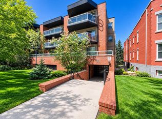 210 S 25th Ave SW #10, Calgary, AB T2S 0L1