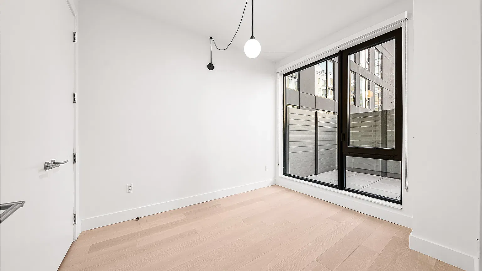 218 Front St — Photo 3